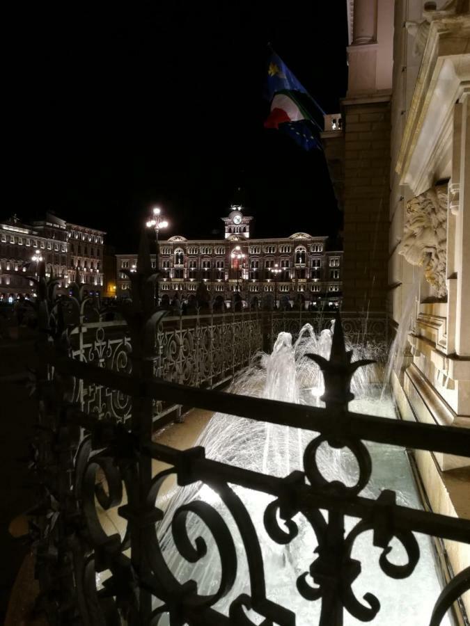 Casa Vacanze Penelope In Centro Storico Triest Exterior foto