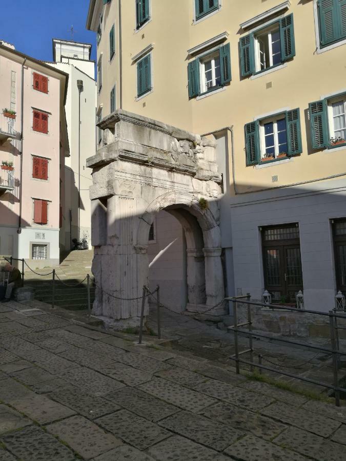 Casa Vacanze Penelope In Centro Storico Triest Exterior foto